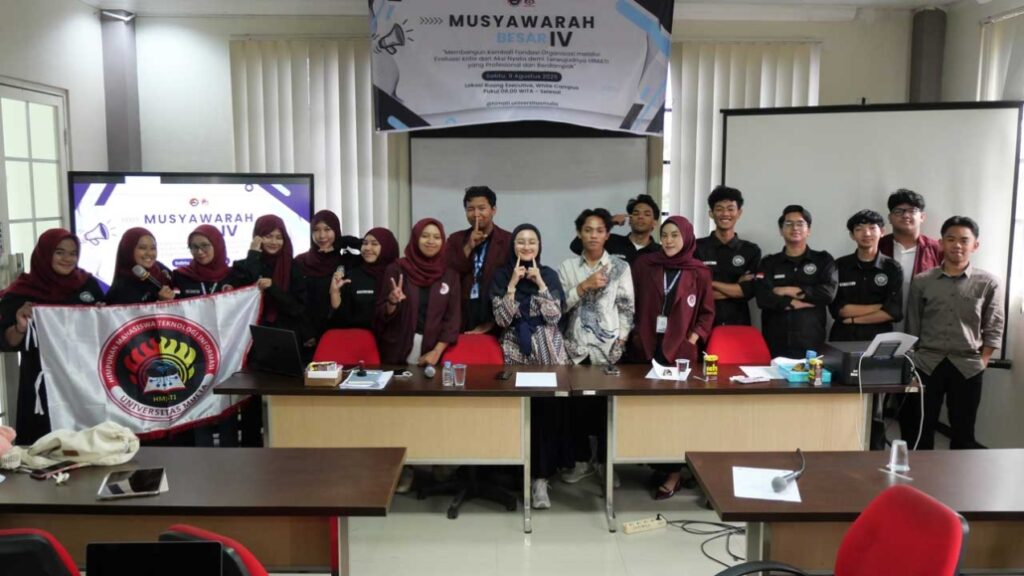 "Ini bukan hanya jabatan, tetapi amanah yang harus saya jaga. Kami akan terus mendorong HIMATI menjadi organisasi yang mampu memberikan manfaat, baik bagi mahasiswa Teknologi Informasi maupun masyarakat,” ujar Aqila Aulya sebagai Ketua HIMATI terpilih periode 2025–2026. Foto: Istimewa