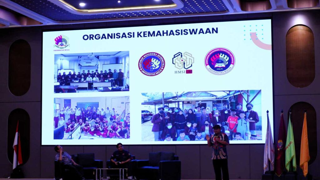 Kepala BAAK FIKOM M Safi'i berbicara di hadapan mahasiswa baru 2025, Jumat (22/8/2025). Foto: Media Kreatif