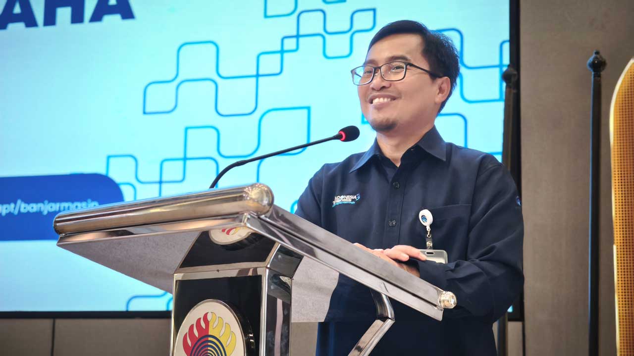 Kepala BPSDMP Kominfo Banjarmasin Syarifuddin saat menutup Pelatihan Pemasaran Digital dengan Kecerdasan Buatan (AI) untuk Wirausaha di Universitas Mulia, Rabu (17/9/2025). Foto: Vio/Media Kreatif