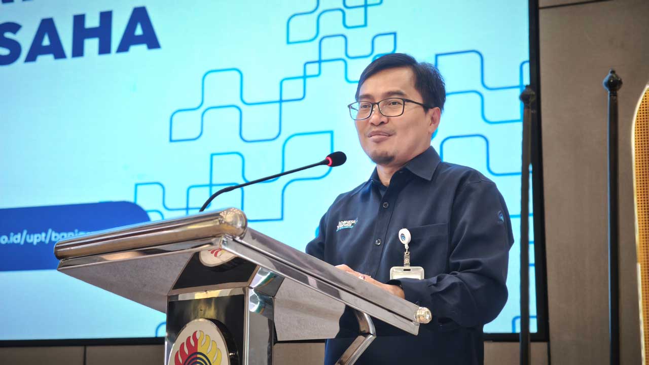 Kepala BPSDMP Kominfo Banjarmasin Syarifuddin saat menutup Pelatihan Pemasaran Digital dengan Kecerdasan Buatan (AI) untuk Wirausaha di Universitas Mulia, Rabu (17/9/2025). Foto: Vio/Media Kreatif