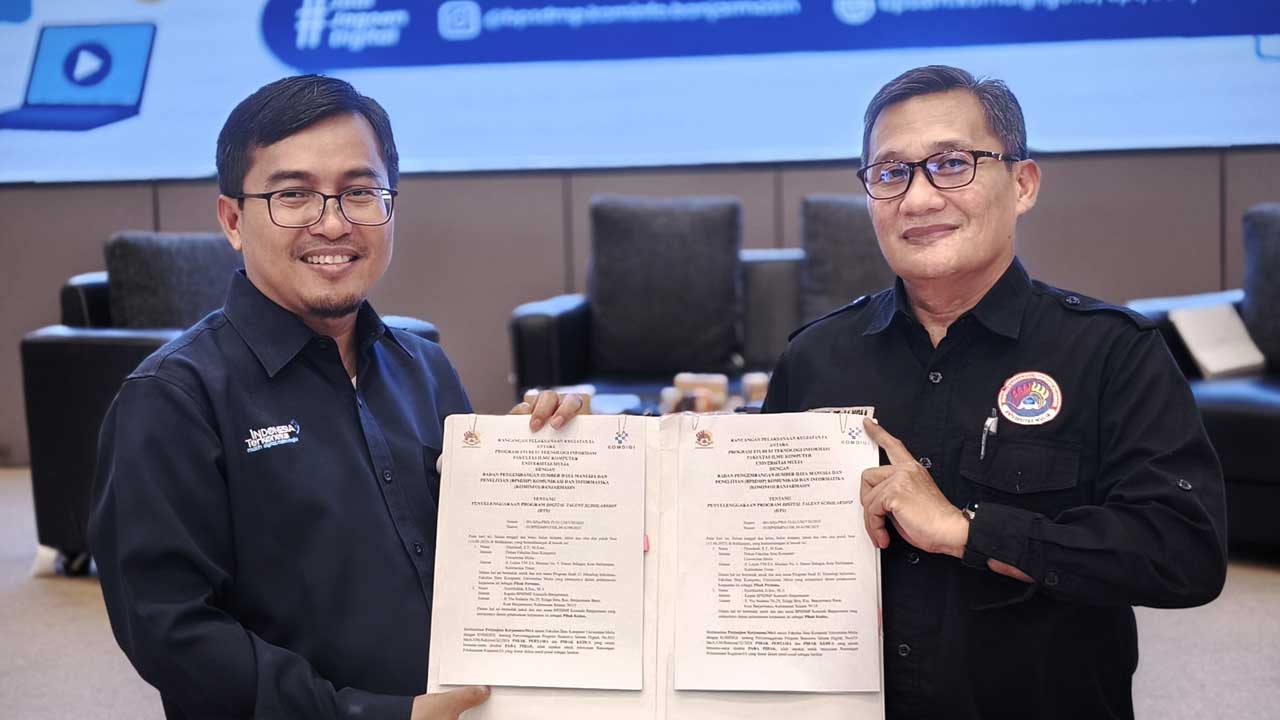 Pada kesempatan ini, juga dilakukan penandatanganan Rancangan Pelaksanaan Kegiatan (RPK) antara Program Studi Teknologi Informasi FIKOM yang diwakili oleh Dekan Djumhadi dengan Kepala BPSDMP Kominfo Banjarmasin, Syarifuddin. Foto: Vio/Media Kreatif