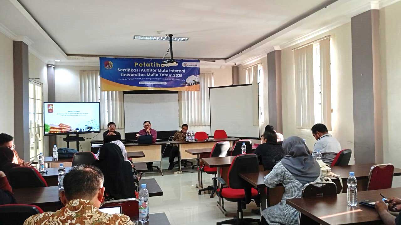 Rapat dosen persiapan awal Semester Ganjil 2025/2026 yang dipimpin Dekan Fakultas Ilmu Komputer Djumhadi, S.T., M.Kom. di Ruang Eksekutif, Jumat (12/9/2025). Foto: Subur A